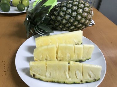 画像1: 大人買い☆　西表島産 パイナップル 　ハワイ種 　小玉10ｋｇ （１０〜２０玉）