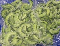 画像2: 沖縄産 冷凍 ゴーヤー スライス １０人前（１５０ｇ×１０パック） 苦瓜 たっぷり食べたいときに調理 ゴーヤ―チャンプルー (2)