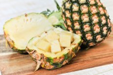 画像1: ★☆タイムセール☆★ピーチパイン　3kg（6〜9玉）甘くて美味しいピーチの香り　数量限定 (1)
