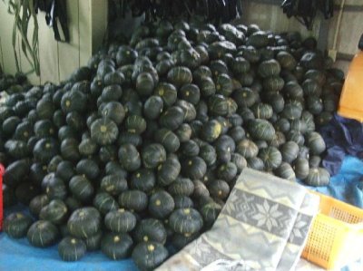 画像1: 栗南瓜 (クリカボチャ)  １玉(900〜1.2kg) 沖縄島野菜 かぼちゃ