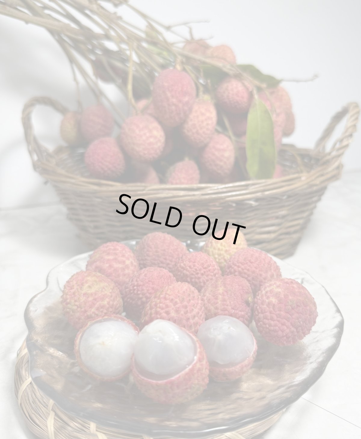 画像1: ☆少し訳あり枝付き生ライチ 700g☆　 レイシ【数量限定】値下げしました。 (1)